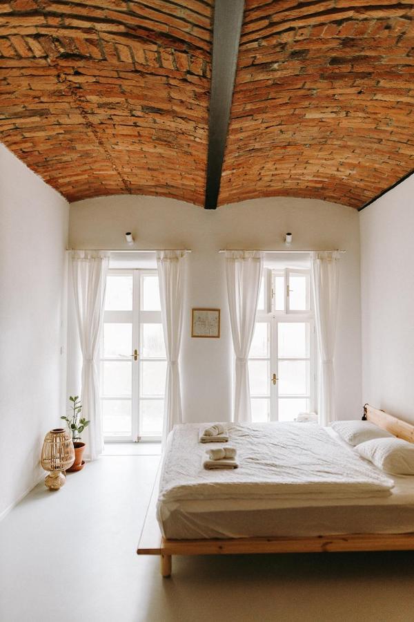 Apartmany Starak V Historickem Centru Znojma ซนอยโม ภายนอก รูปภาพ
